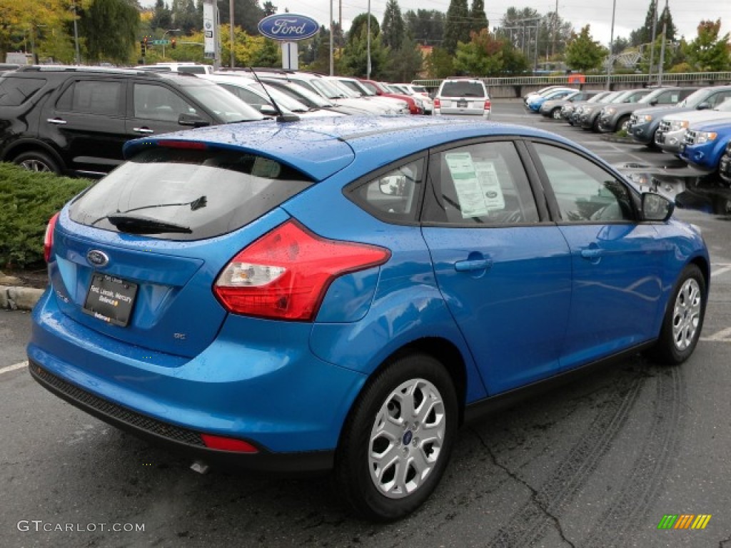 2012 Focus SE 5-Door - Blue Candy Metallic / Charcoal Black photo #5