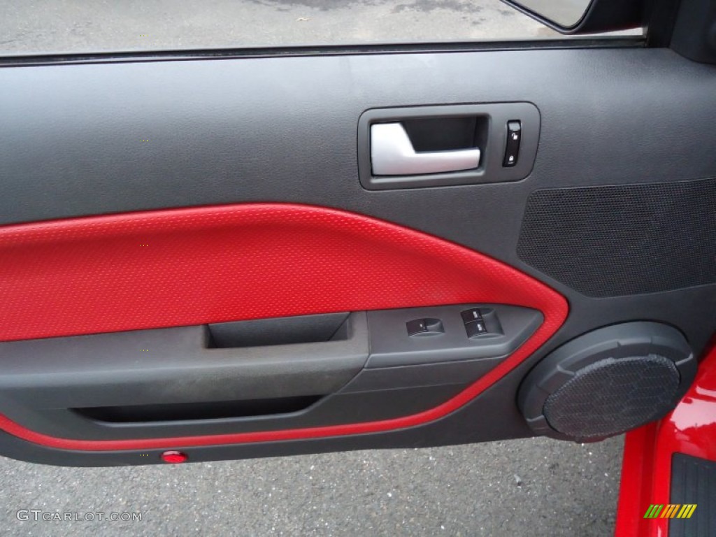 2006 Ford Mustang GT Premium Convertible Red/Dark Charcoal Door Panel Photo #57885826