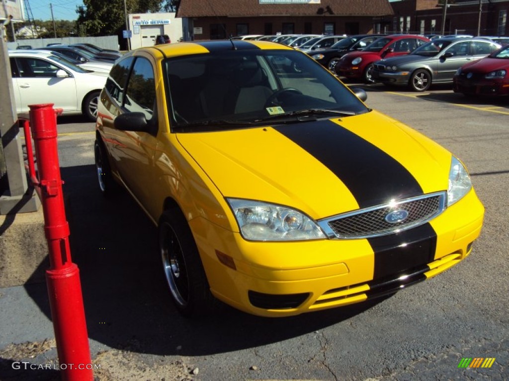2007 Focus ZX3 S Coupe - Screaming Yellow / Charcoal photo #3