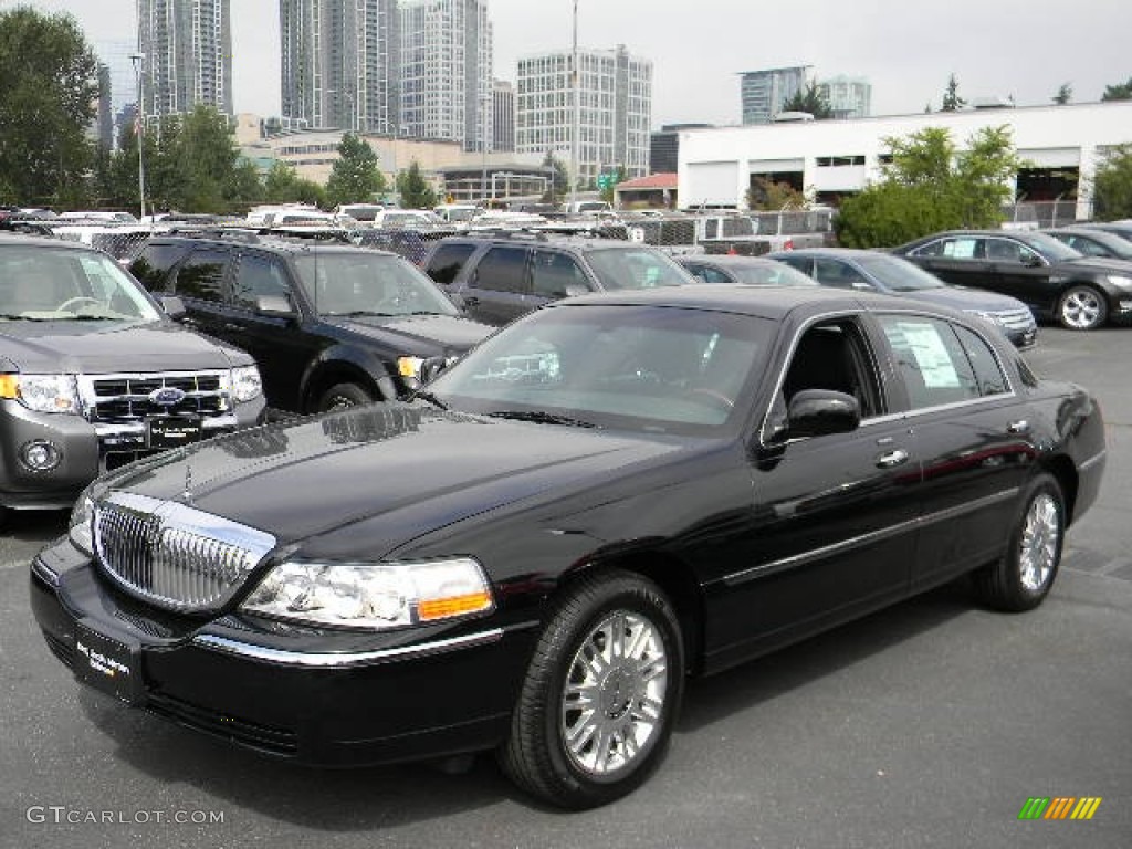 2011 Town Car Signature L - Black / Black photo #1