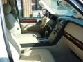 Oxford White - Navigator Luxury Photo No. 9