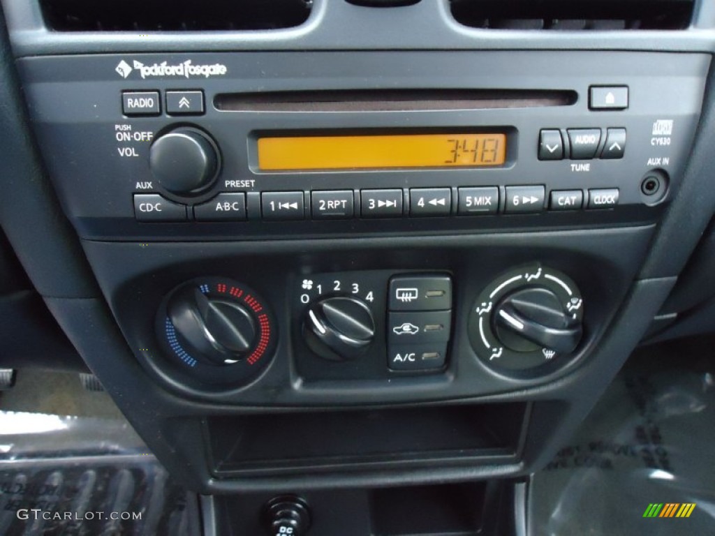 2004 Nissan Sentra SE-R Spec V Controls Photo #57889093