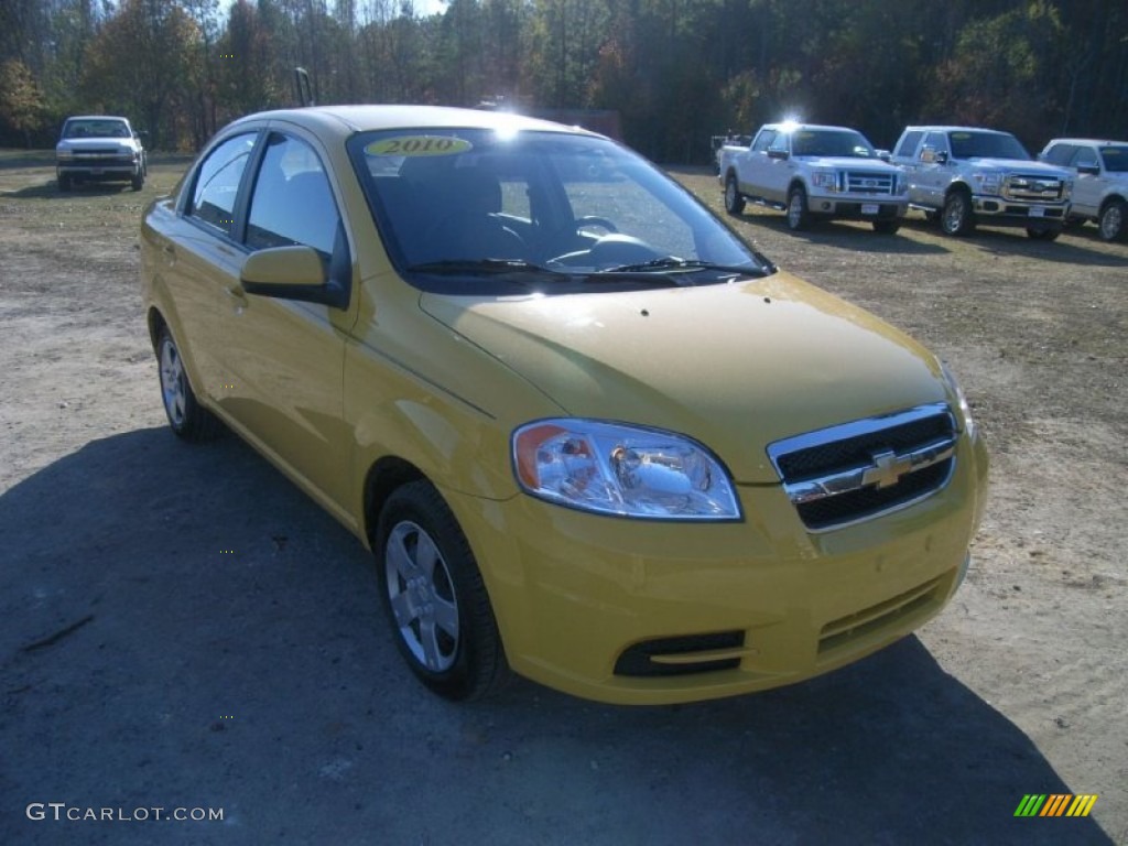 2010 Aveo LT Sedan - Summer Yellow / Charcoal photo #3