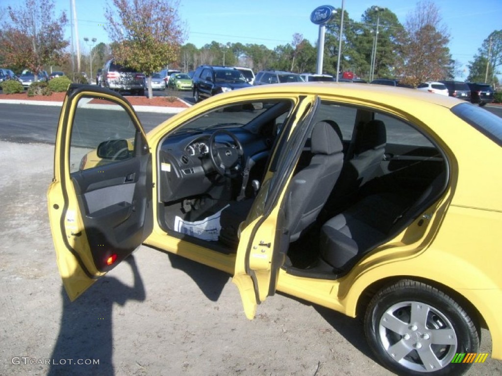 2010 Aveo LT Sedan - Summer Yellow / Charcoal photo #12