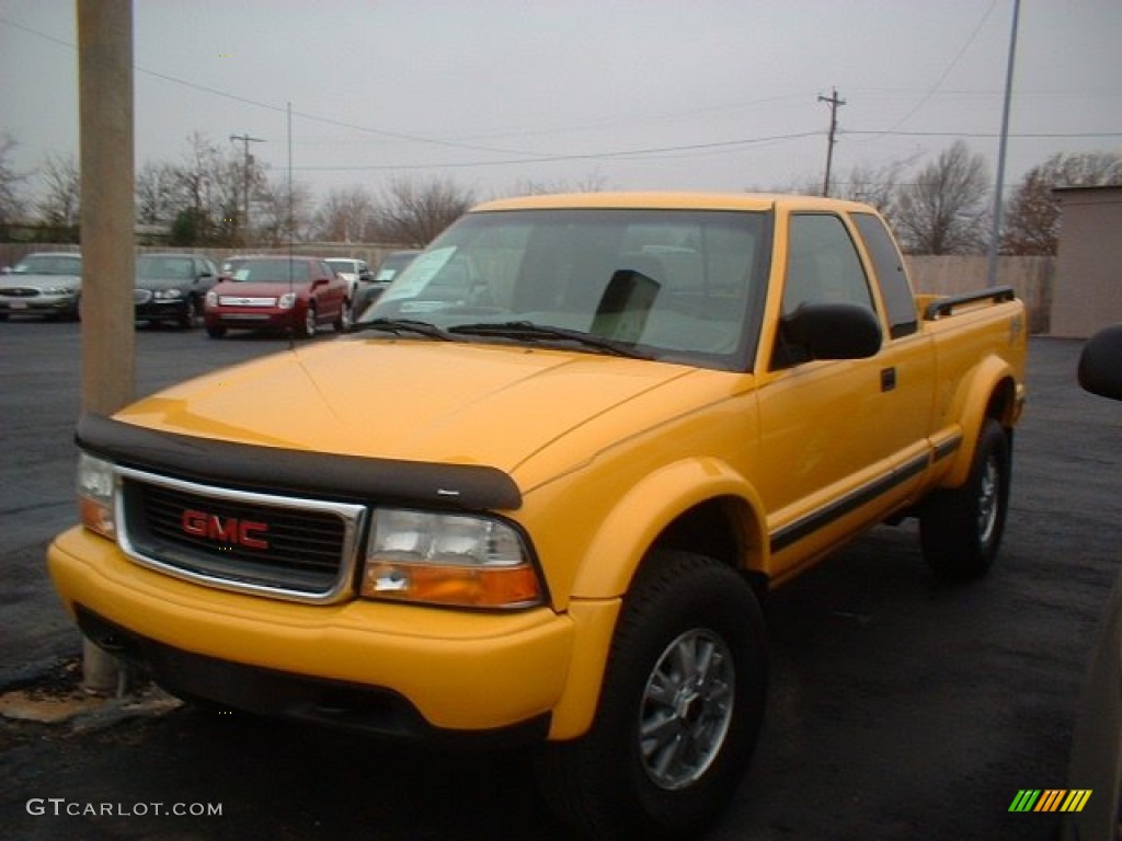 2003 Sonoma SLS ZR5 Extended Cab 4x4 - Flame Yellow / Medium Gray photo #1