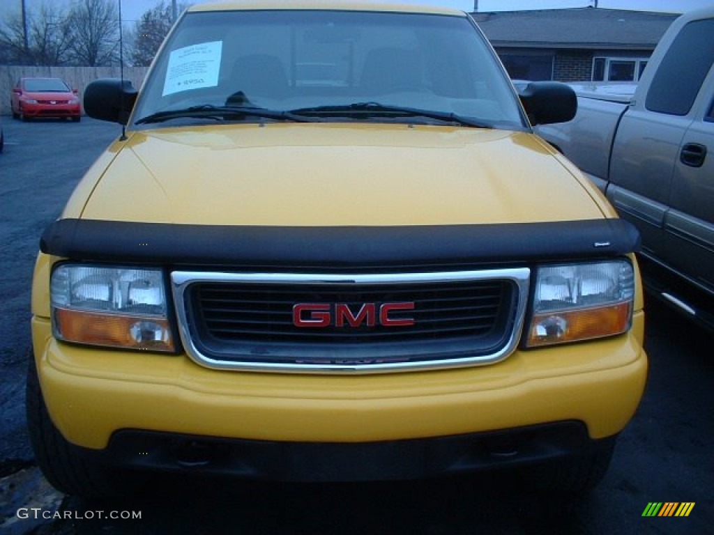 2003 Sonoma SLS ZR5 Extended Cab 4x4 - Flame Yellow / Medium Gray photo #2