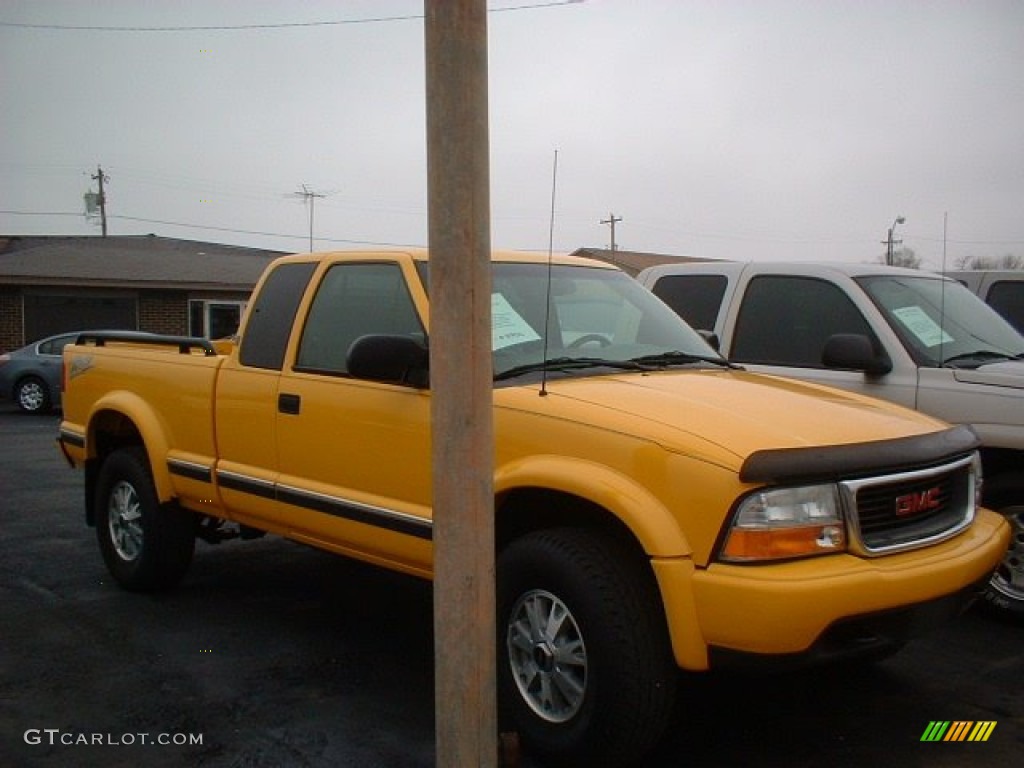 2003 Sonoma SLS ZR5 Extended Cab 4x4 - Flame Yellow / Medium Gray photo #3