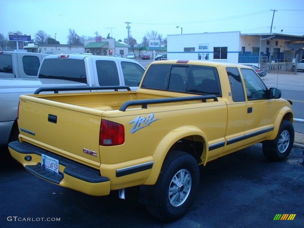 2003 Sonoma SLS ZR5 Extended Cab 4x4 - Flame Yellow / Medium Gray photo #4