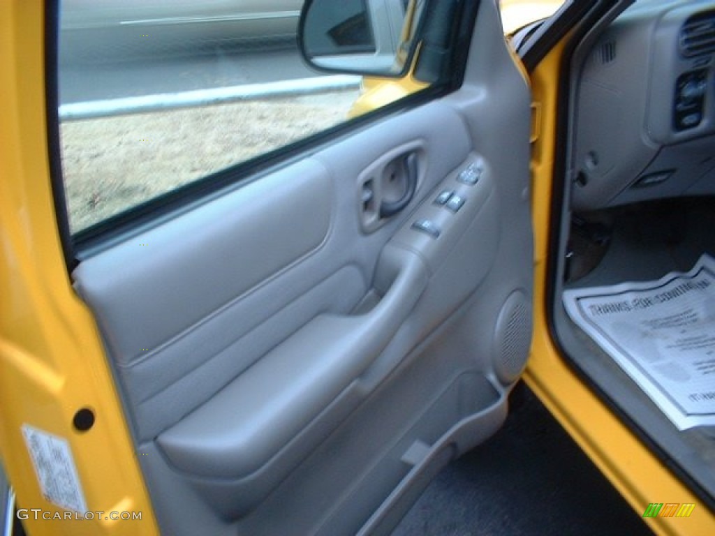 2003 Sonoma SLS ZR5 Extended Cab 4x4 - Flame Yellow / Medium Gray photo #10