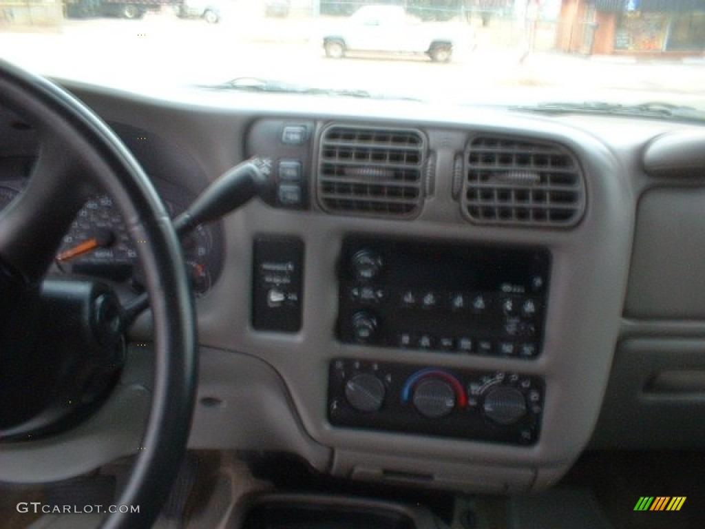 2003 Sonoma SLS ZR5 Extended Cab 4x4 - Flame Yellow / Medium Gray photo #13