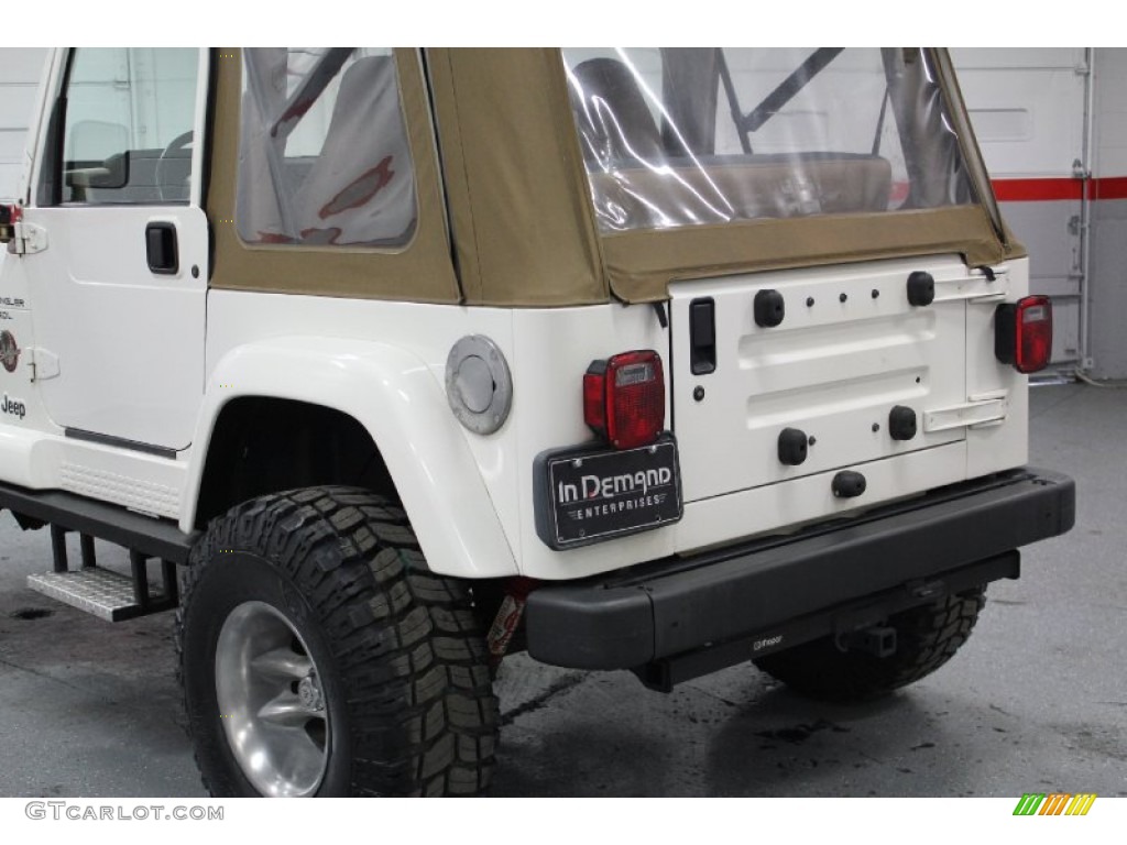 2000 Wrangler Sahara 4x4 - Stone White / Camel/Dark Green photo #24