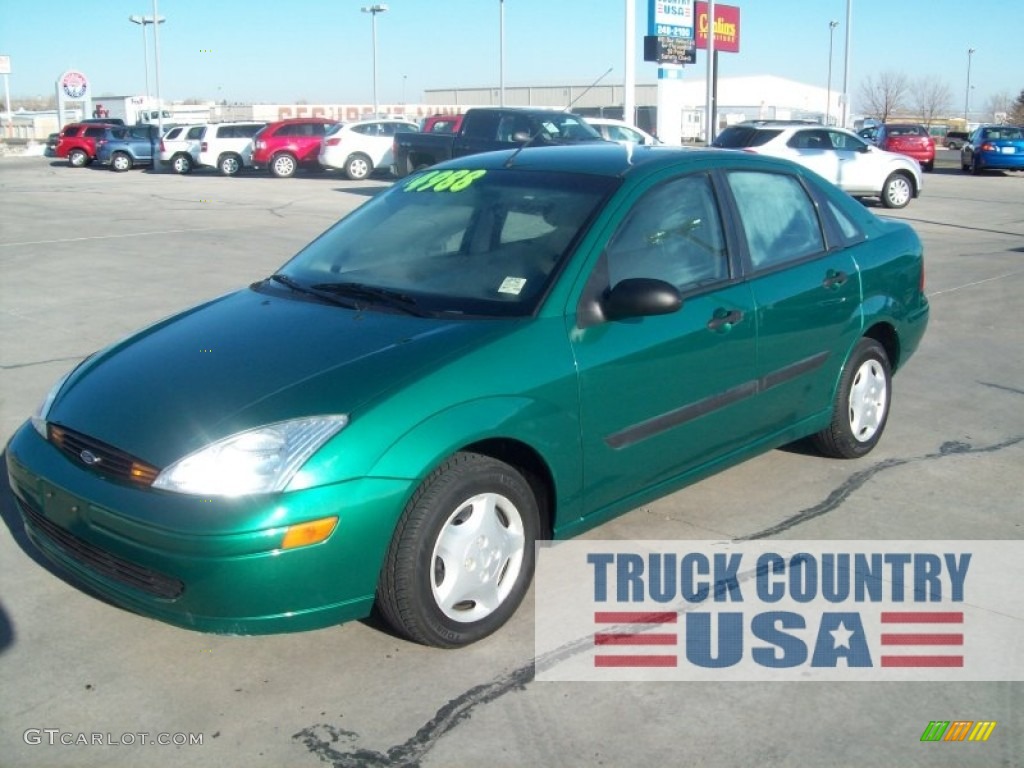 2002 Focus LX Sedan - Grabber Green Metallic / Medium Graphite photo #1