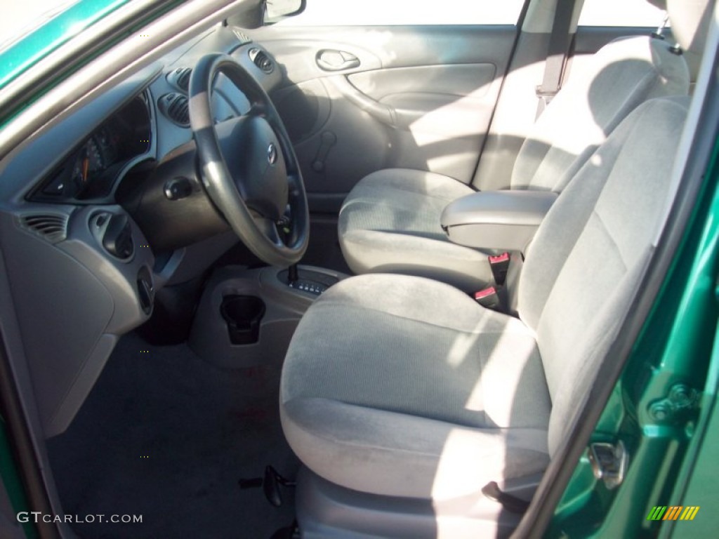 2002 Focus LX Sedan - Grabber Green Metallic / Medium Graphite photo #3