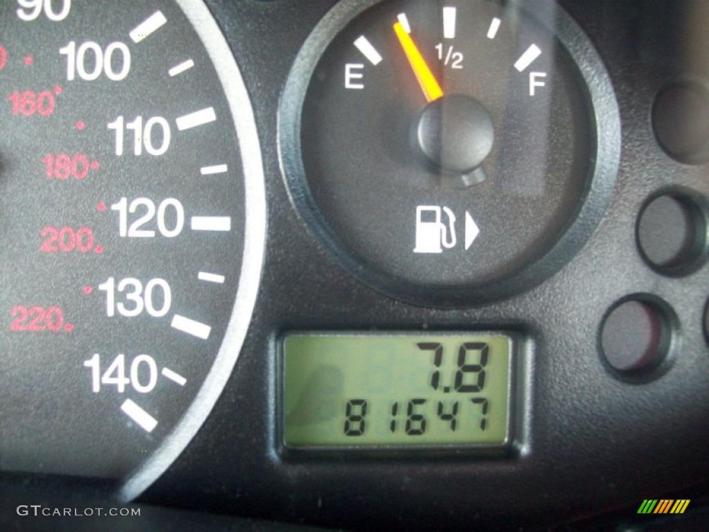 2002 Focus LX Sedan - Grabber Green Metallic / Medium Graphite photo #5