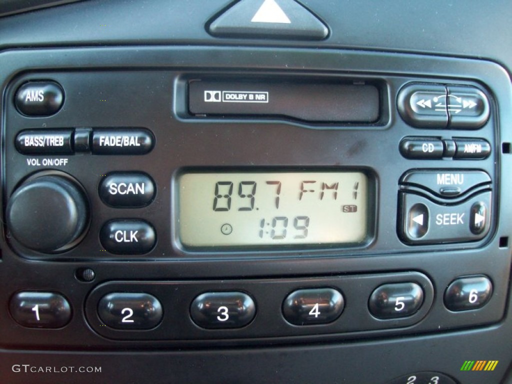 2002 Focus LX Sedan - Grabber Green Metallic / Medium Graphite photo #6