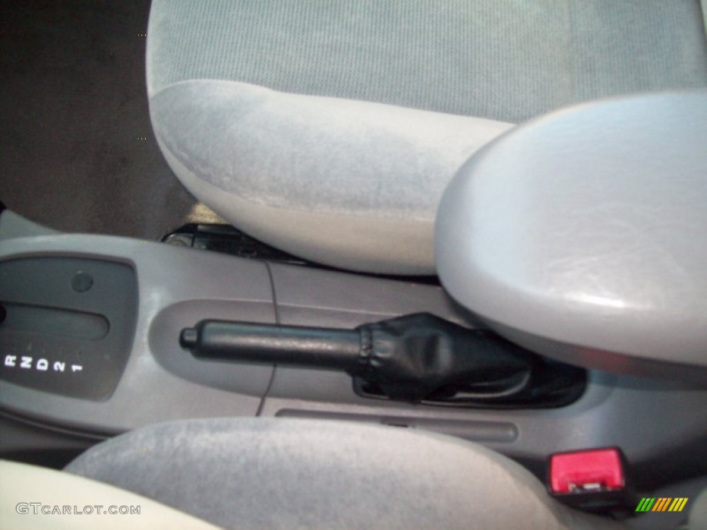 2002 Focus LX Sedan - Grabber Green Metallic / Medium Graphite photo #9