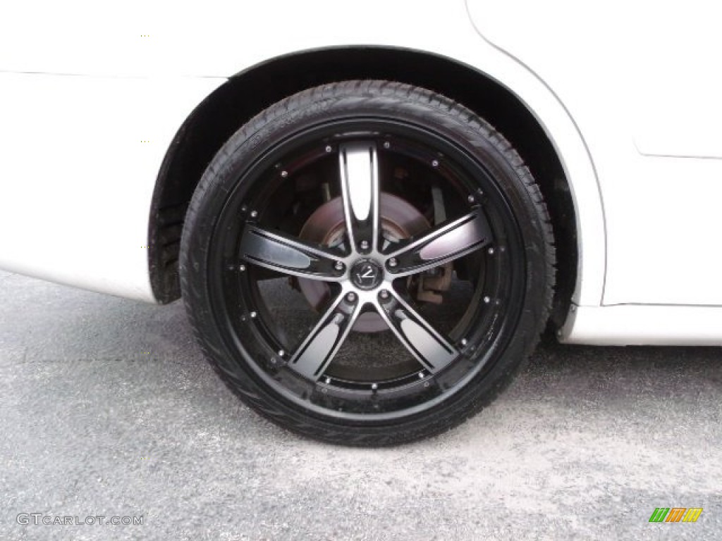 2006 Dodge Magnum SE Custom Wheels Photos