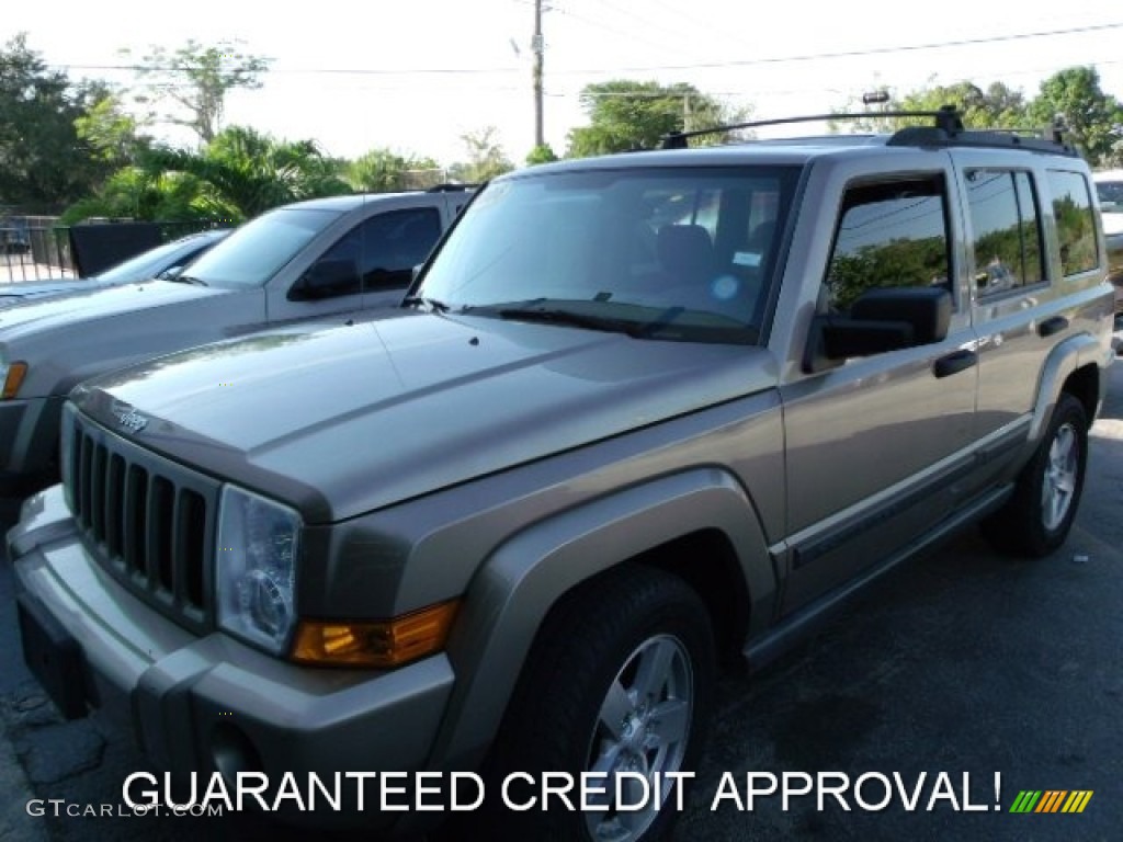 Light Khaki Metallic Jeep Commander