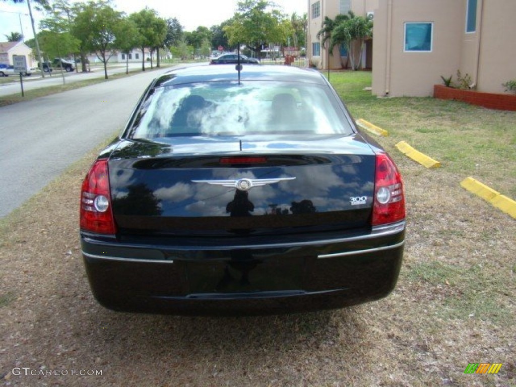 2008 300 Touring - Brilliant Black Crystal Pearl / Dark Slate Gray photo #6