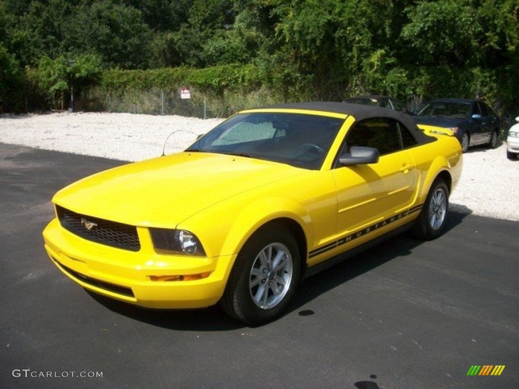 2006 Mustang V6 Premium Convertible - Screaming Yellow / Dark Charcoal photo #9