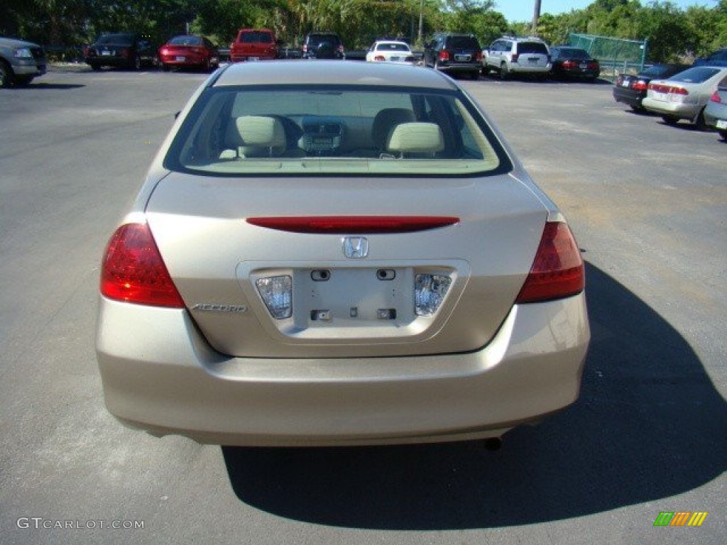 2006 Accord Value Package Sedan - Desert Mist Metallic / Gray photo #6