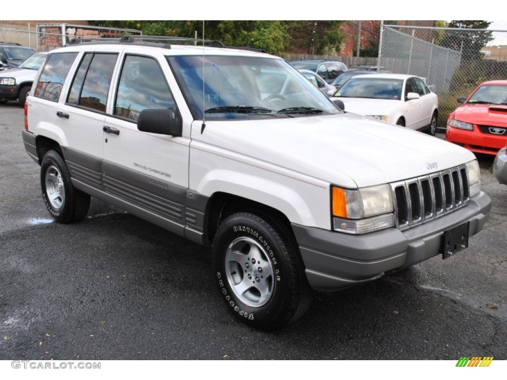 Stone White Jeep Grand Cherokee