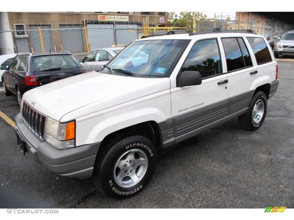 1998 Grand Cherokee Laredo 4x4 - Stone White / Black photo #4