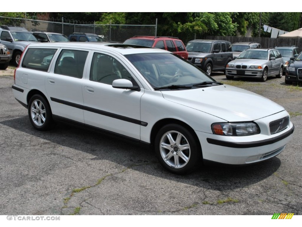 2004 V70 2.4 - Ice White / Taupe photo #1