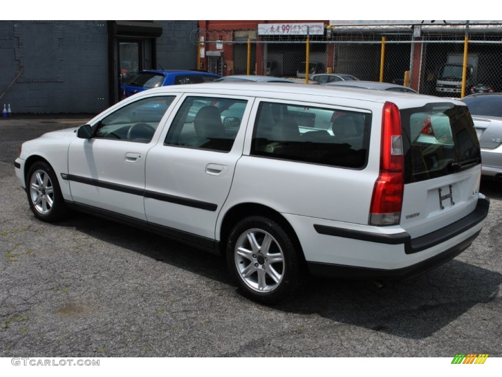 2004 V70 2.4 - Ice White / Taupe photo #3