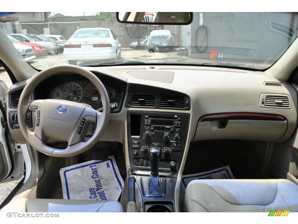 2004 V70 2.4 - Ice White / Taupe photo #7