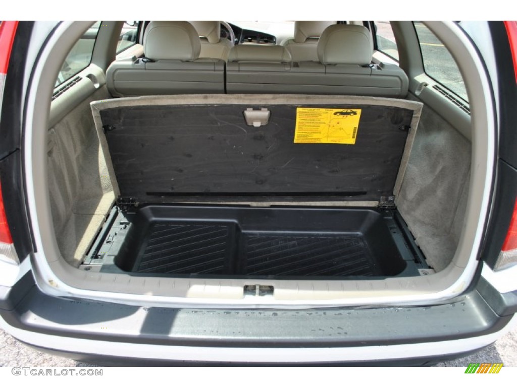 2004 V70 2.4 - Ice White / Taupe photo #12