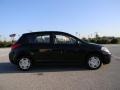 Super Black - Versa 1.8 S Hatchback Photo No. 4