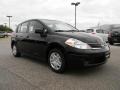 Super Black - Versa 1.8 S Hatchback Photo No. 3