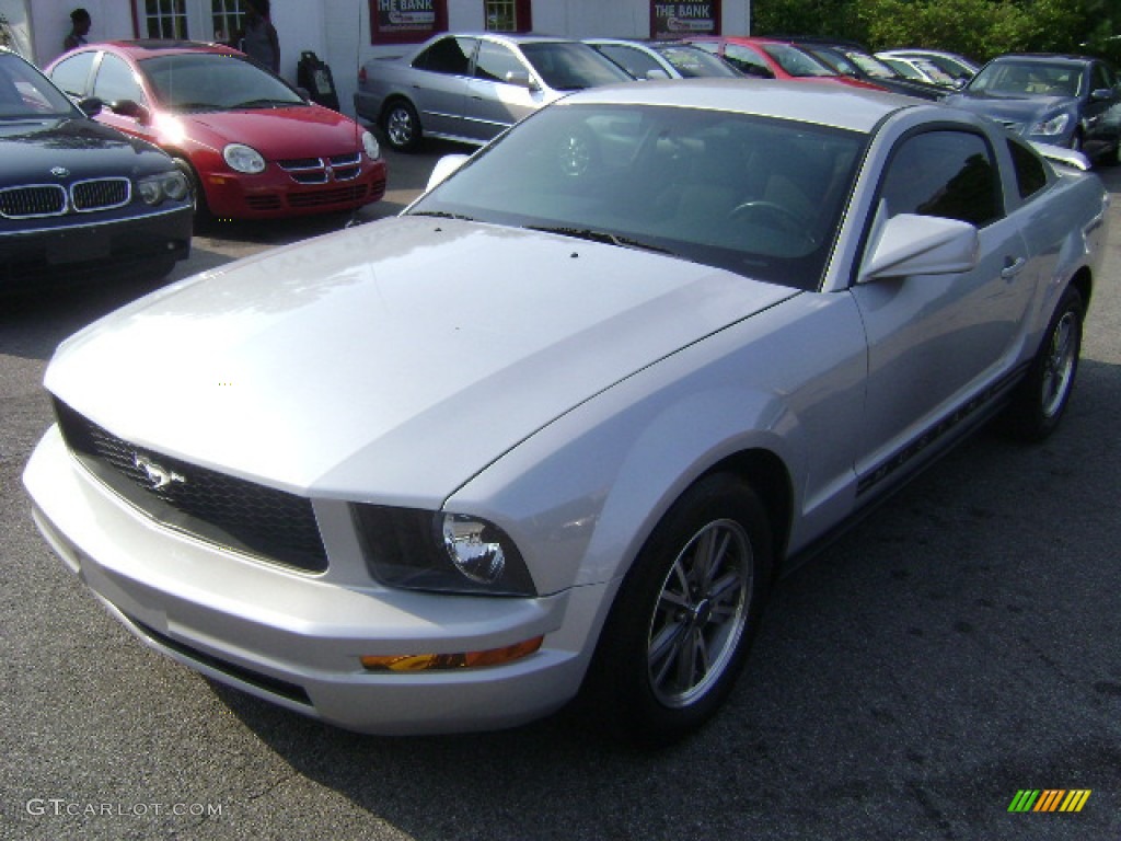 2005 Mustang V6 Premium Coupe - Satin Silver Metallic / Dark Charcoal photo #1