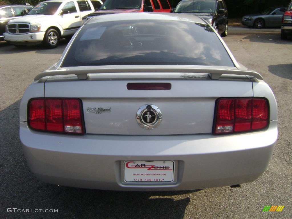2005 Mustang V6 Premium Coupe - Satin Silver Metallic / Dark Charcoal photo #4