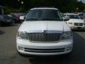 Oxford White - Navigator Luxury Photo No. 2