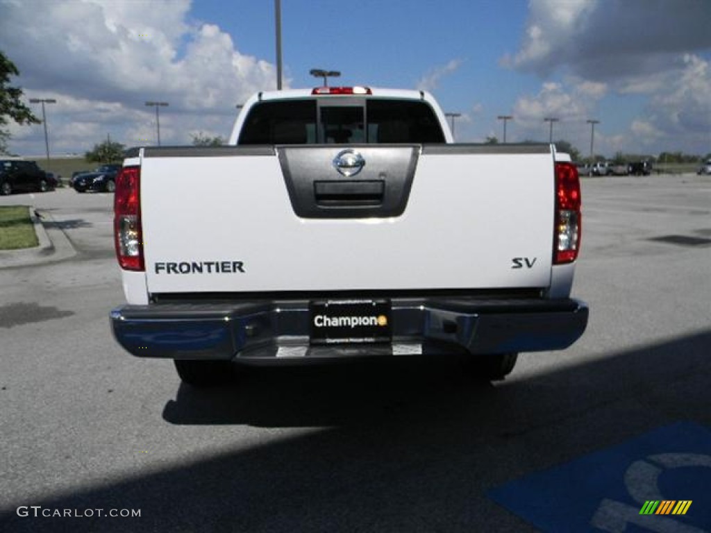2012 Frontier SV V6 King Cab - Avalanche White / Beige photo #5