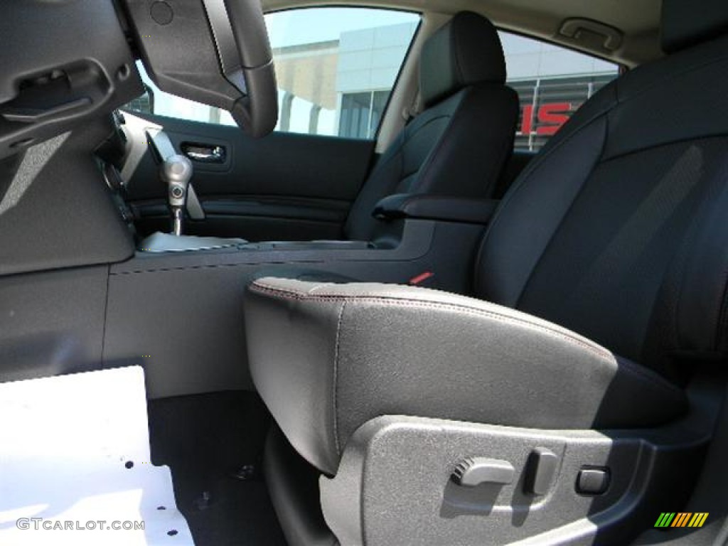 2011 Rogue SL - Cayenne Red / Black photo #10