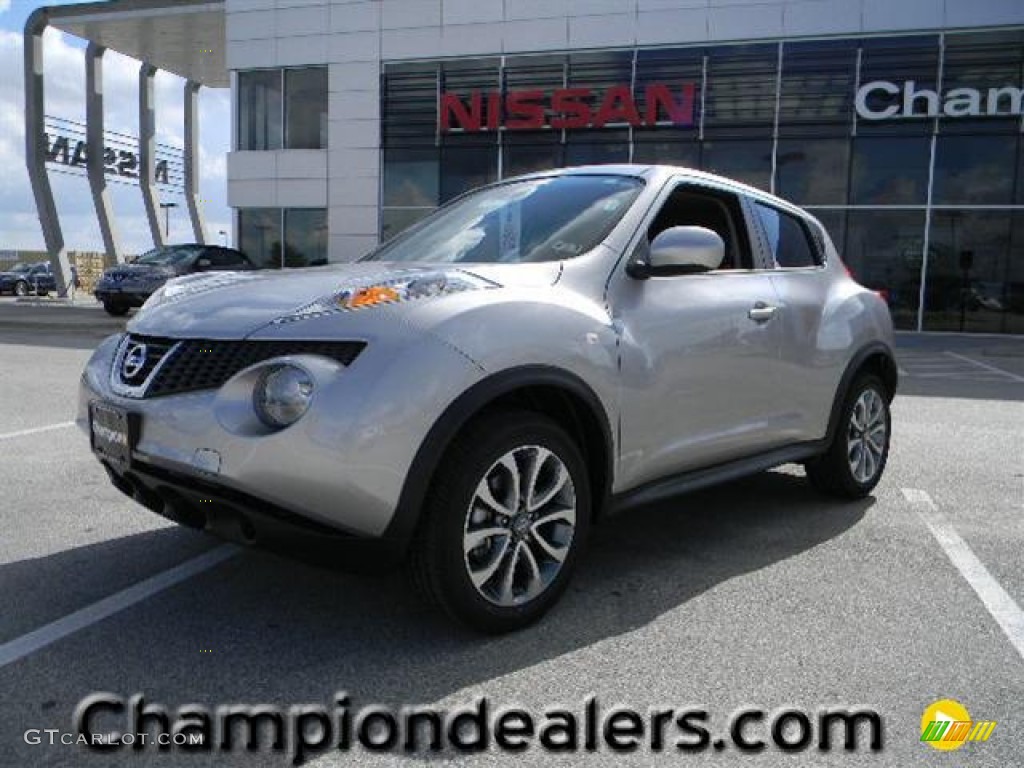 Chrome Silver Nissan Juke