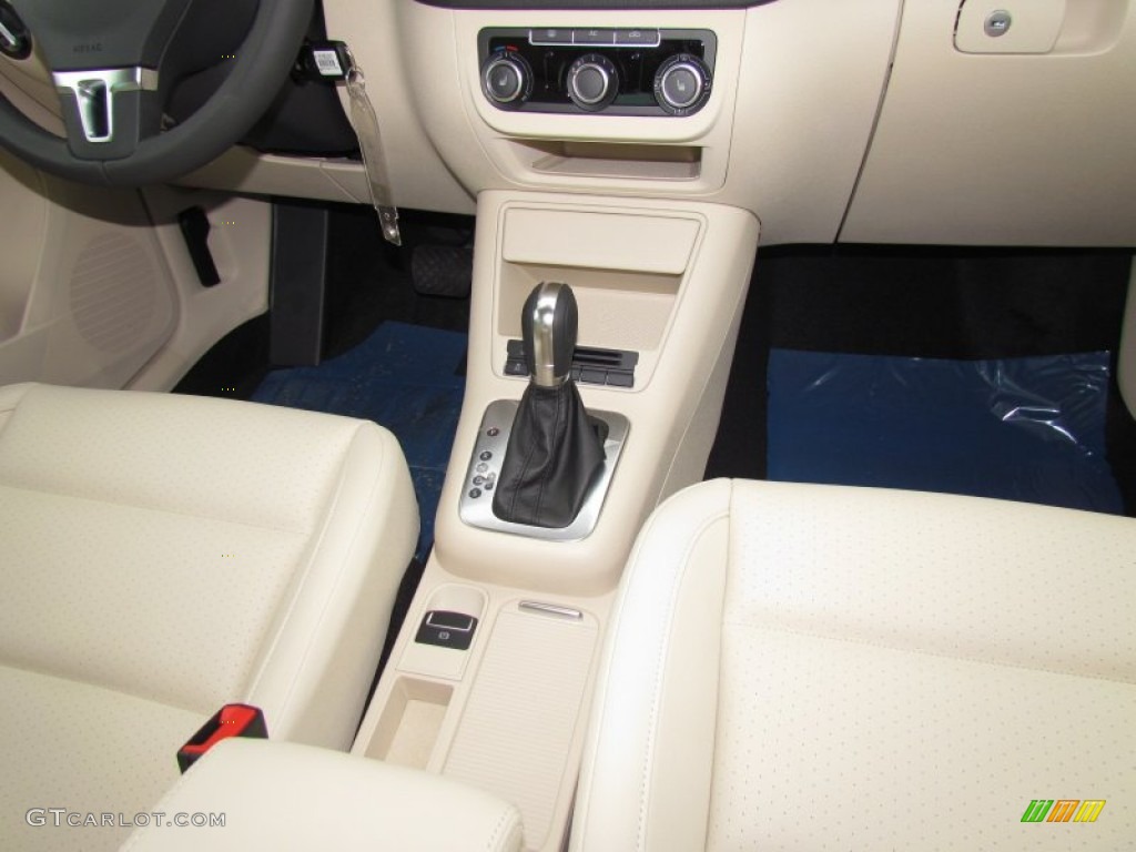 2012 Tiguan SE - Deep Black Metallic / Beige photo #6
