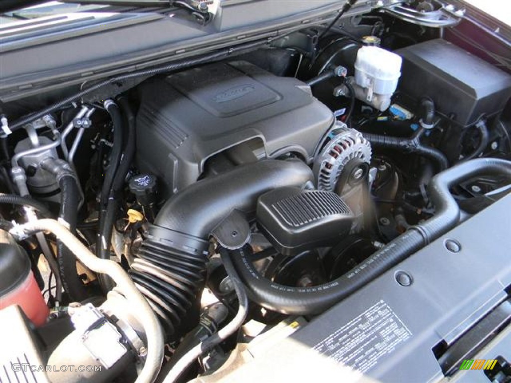 2010 Chevrolet Suburban LT Engine Photos