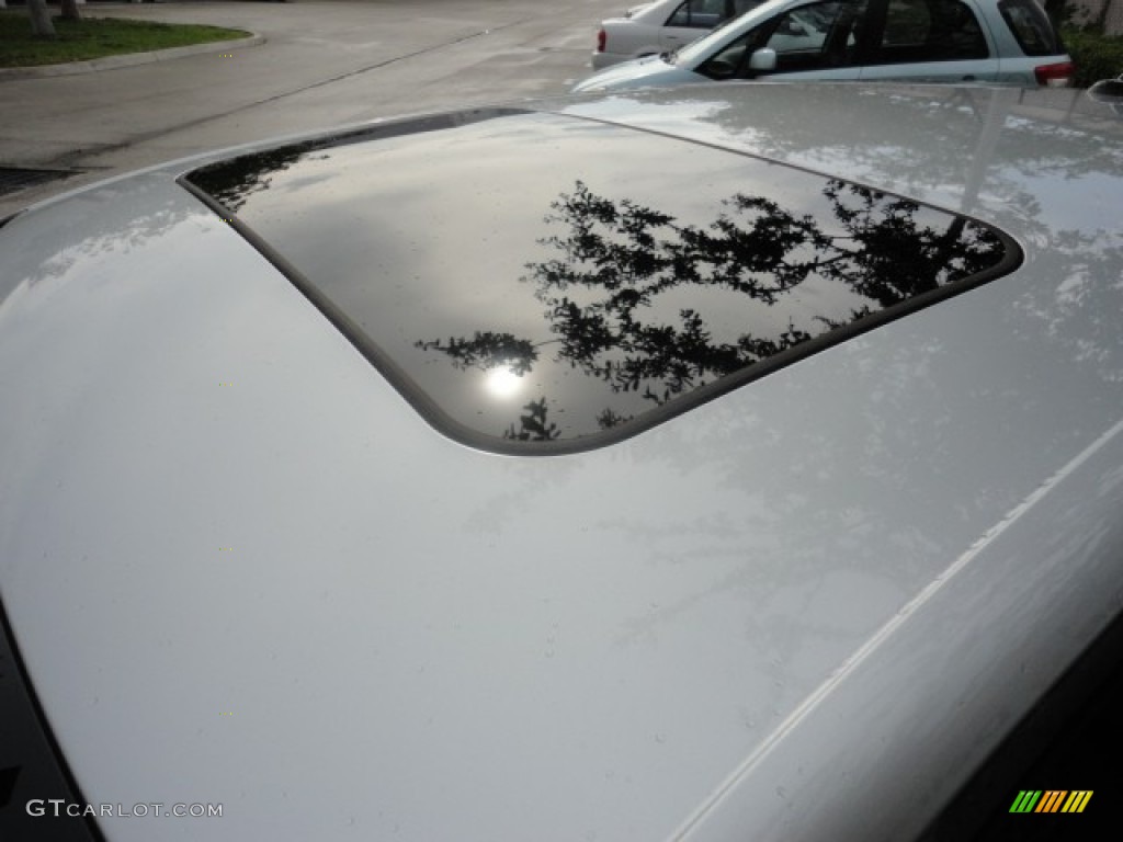 2011 Volkswagen Golf 2 Door TDI Sunroof Photos