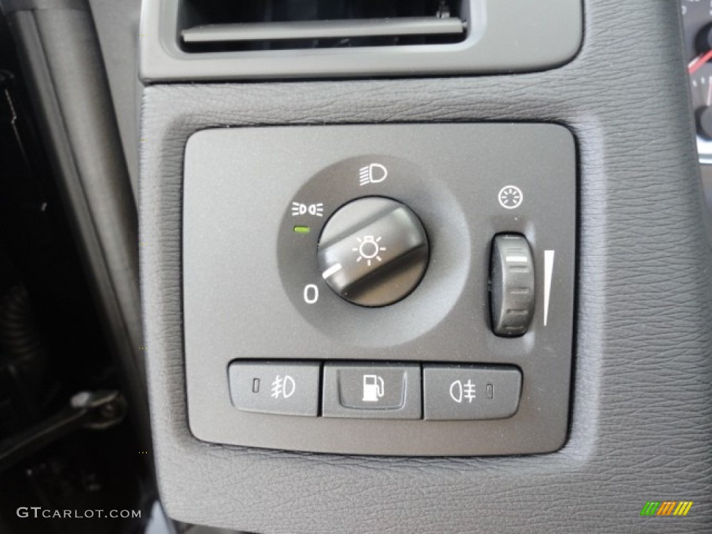 2011 Volvo C70 T5 Controls Photo #57960025