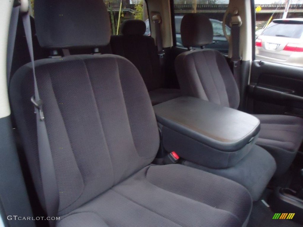 2004 Ram 1500 SLT Quad Cab 4x4 - Bright White / Dark Slate Gray photo #20