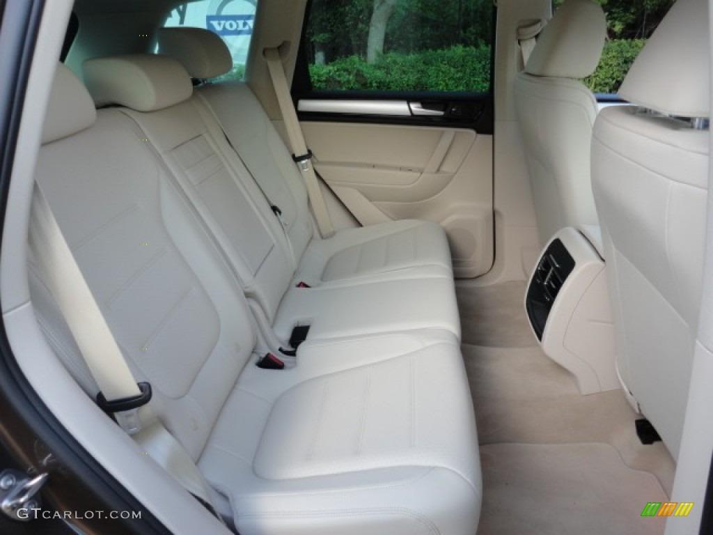 2011 Volkswagen Touareg VR6 FSI Sport 4XMotion Interior Color Photos