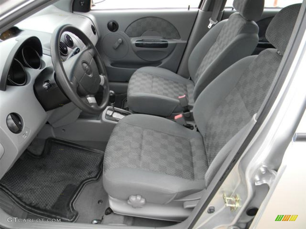 Gray Interior 2004 Chevrolet Aveo LS Hatchback Photo #57965588