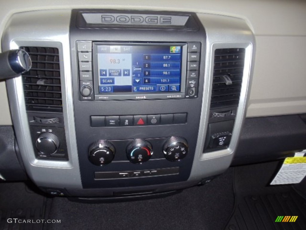 2012 Ram 1500 Outdoorsman Quad Cab 4x4 - Bright Silver Metallic / Dark Slate Gray/Medium Graystone photo #14