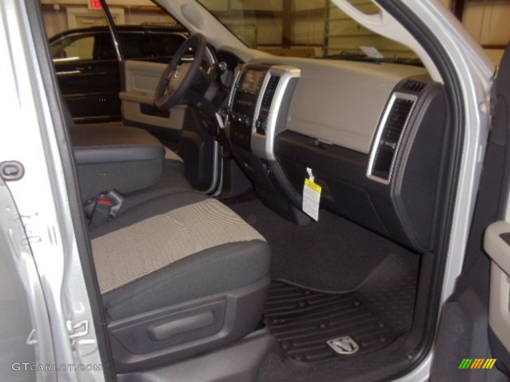 2012 Ram 1500 Outdoorsman Quad Cab 4x4 - Bright Silver Metallic / Dark Slate Gray/Medium Graystone photo #21