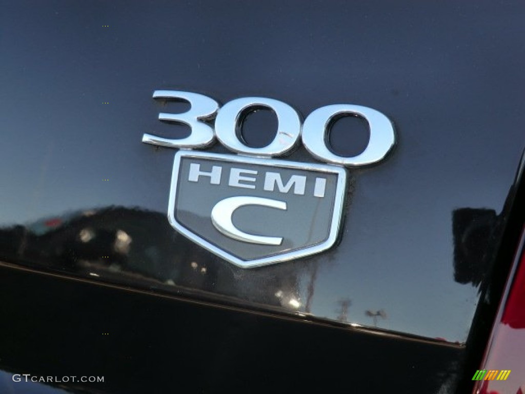 2010 Chrysler 300 C HEMI Marks and Logos Photos