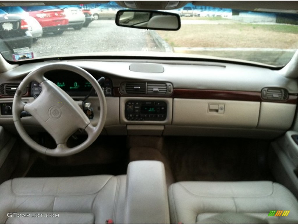 1997 Cadillac DeVille Sedan Cappuccino Cream Dashboard Photo #57982481